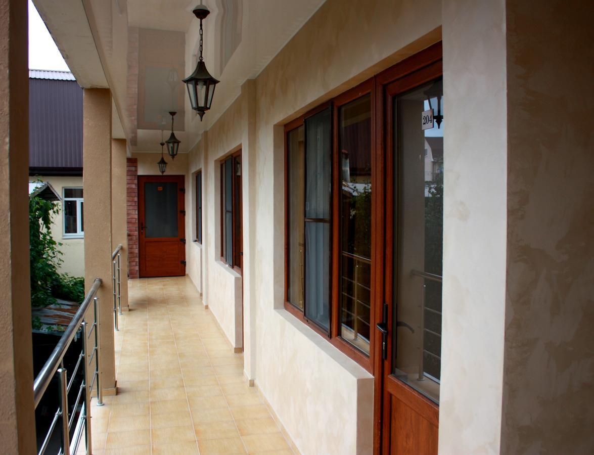 Runo Guest House Gagra Exterior photo