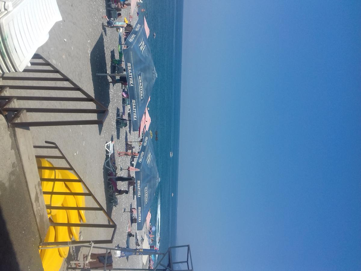 Runo Guest House Gagra Exterior photo